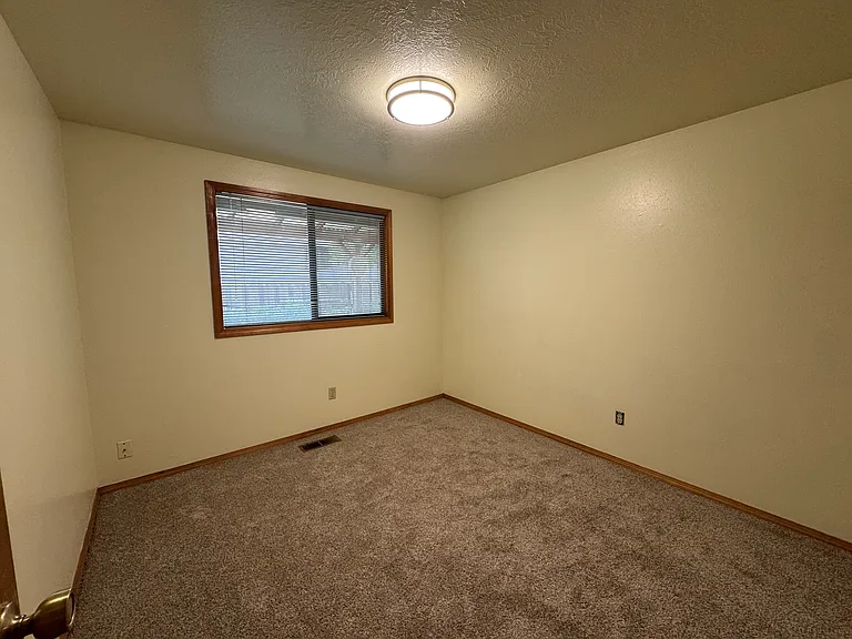 7610 SE Taggart Ct — Photo 8