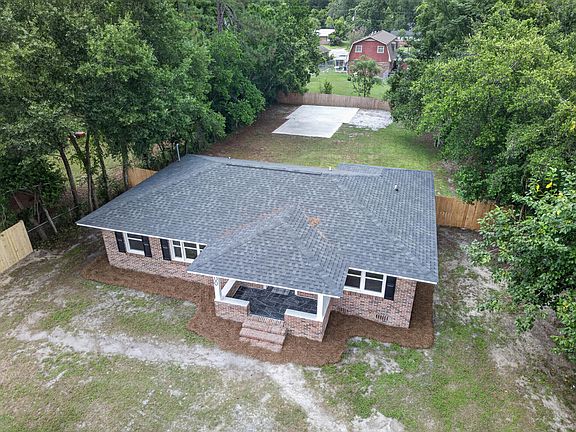 4th image of 200 Linden Dr