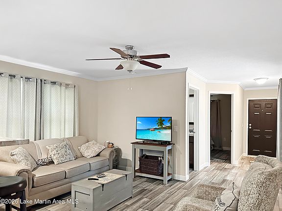 3rd image of 40 2nd Retreat