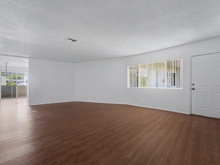 4320 Mammoth Ave #207 — Photo 5