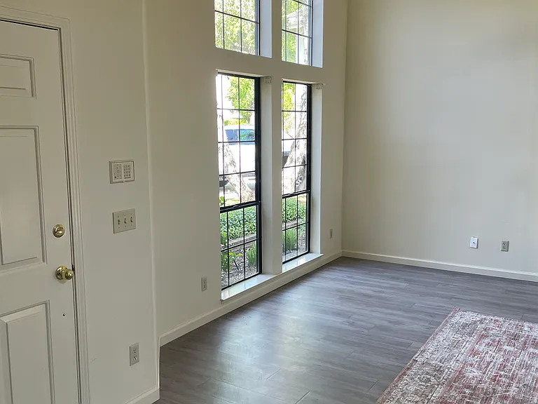 7647 Bridgeview Dr — Photo 4