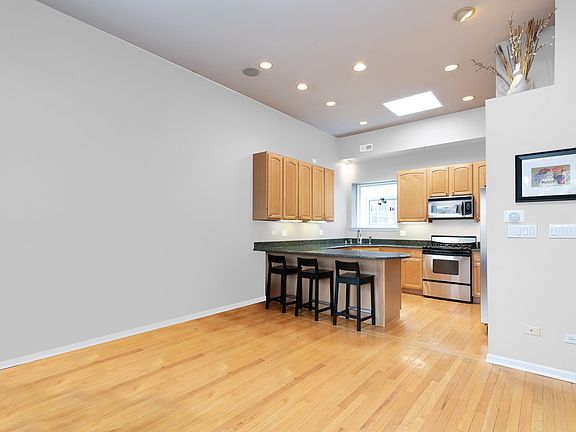 3rd image of 6317 N Glenwood Ave #3N