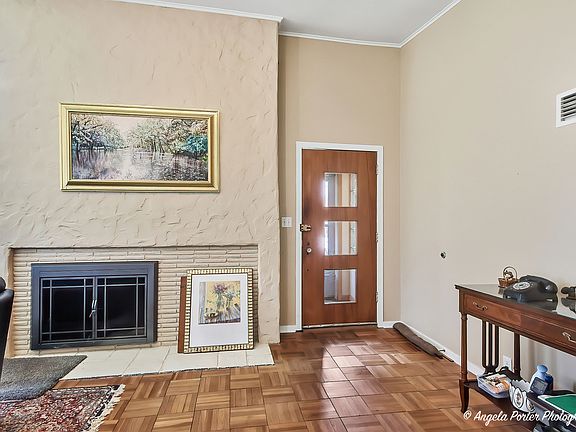 3rd image of 2923 Shorewood Dr