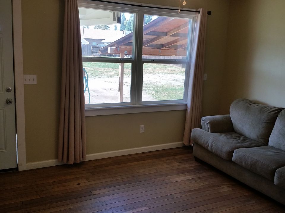 Front room for relaxing listening to music, play games or watch movies and television. Cats can lounge on the window ledges and watch the world go by.