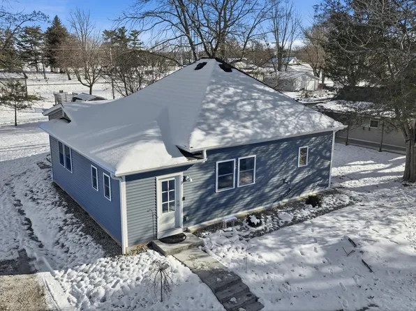 212 N Hendricks St, Warren, IN 46792