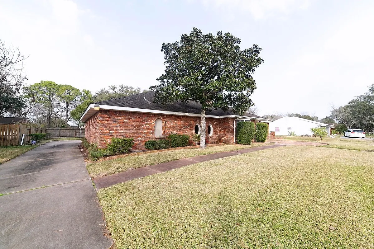 Building Photo - 5822 W Bellfort St