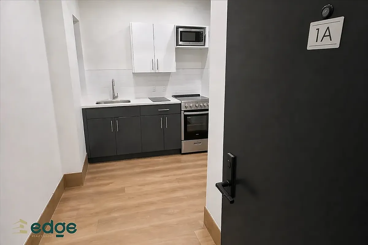 Building Photo - 1352 Franklin Ave #2C
