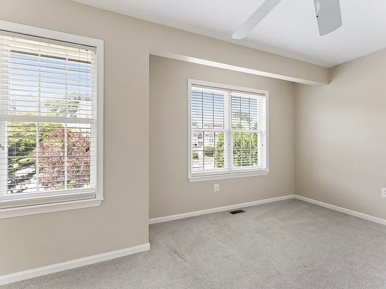 105 Knollwood Ct — Photo 22