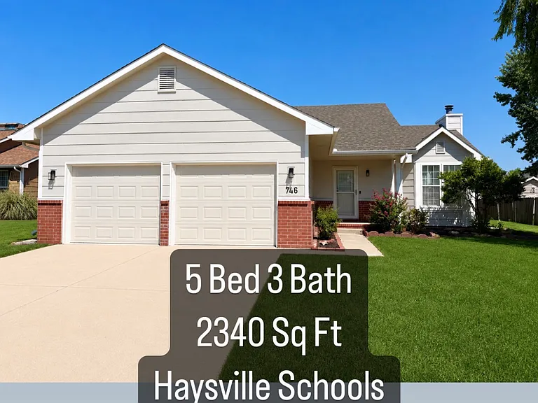 746 E Karla Ct — Photo 1