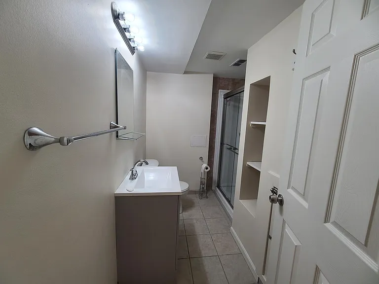 4642 N Saint Louis Ave #B — Photo 7