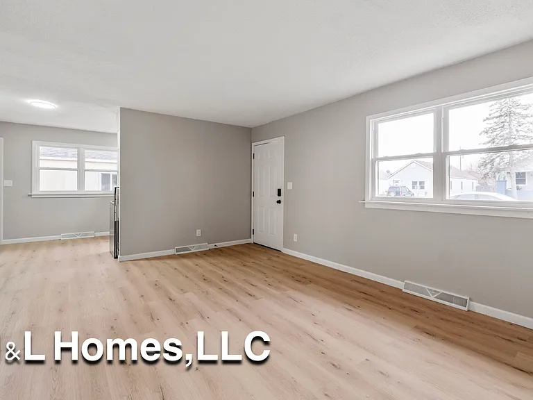 50 Florence Ave — Photo 16