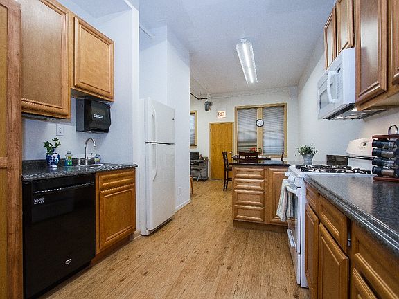 3rd image of 3018 N Laramie Ave #1