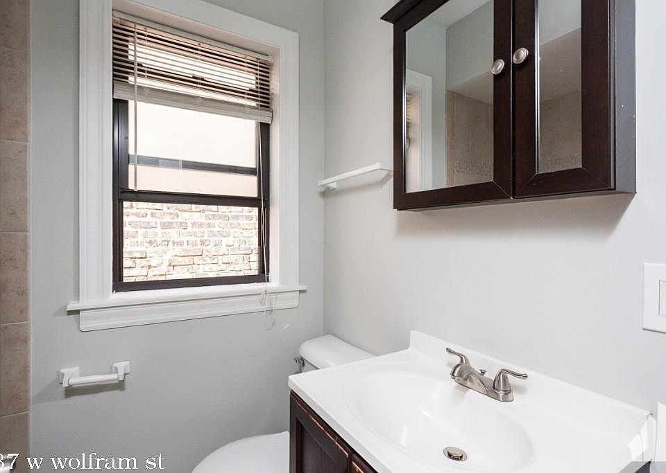 1st image of 837 W Wolfram St #222