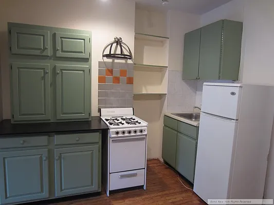 Rented by Bond New York | media 10