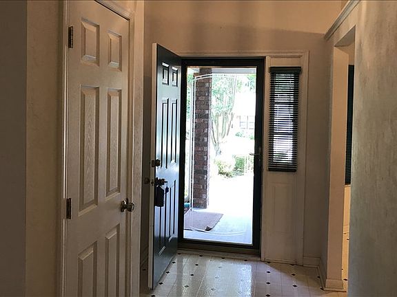 2nd image of 908 SW Brookdale Dr