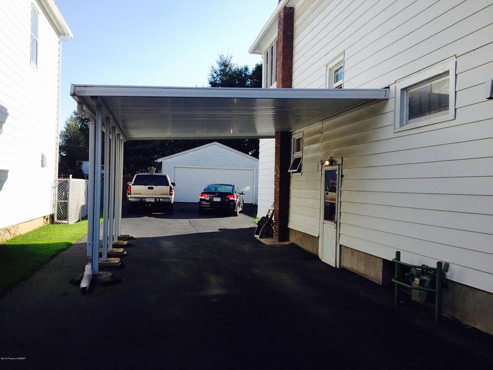 2nd image of 160 Willow St