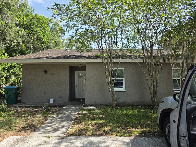Duplex 2 car driveway