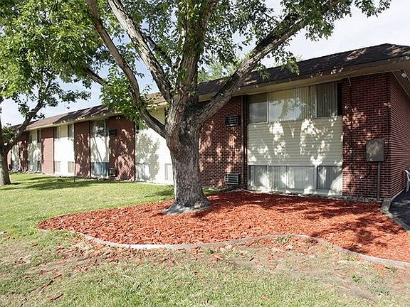 wh_pecosgardens_exterior1_800x550