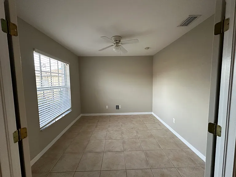558 SE 5th Ave — Photo 5