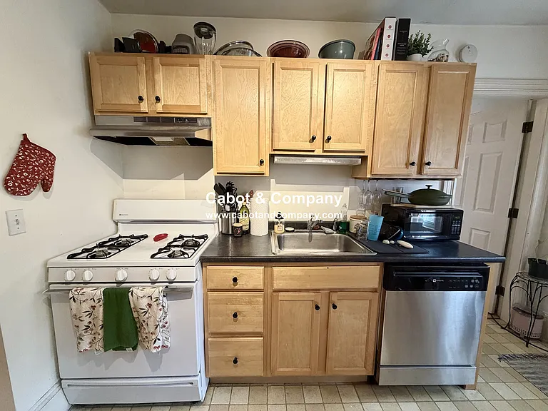 16 Mead St #1 — Photo 3