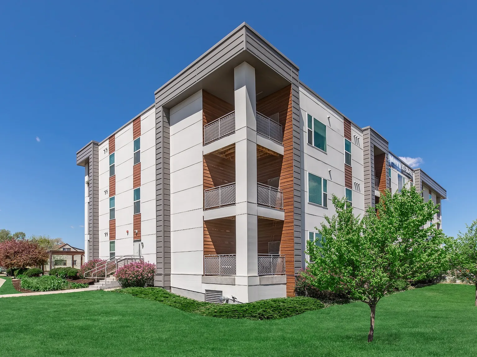Uptown Apartments — Photo 3