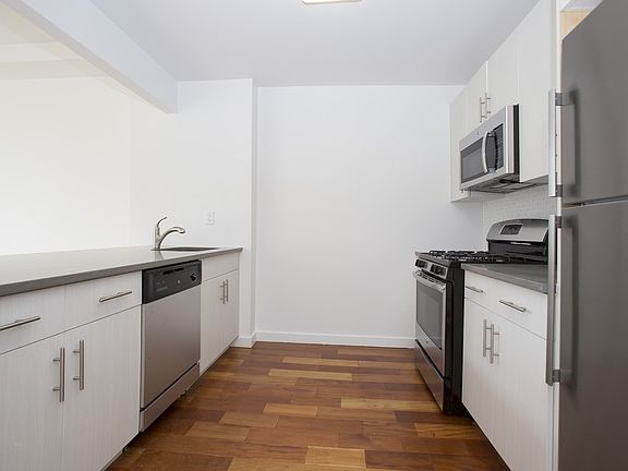 4th image of 321 E 3rd St APT 2E