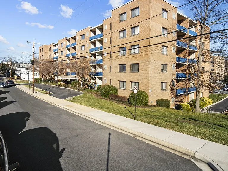 1931 N Cleveland St #213 — Photo 18