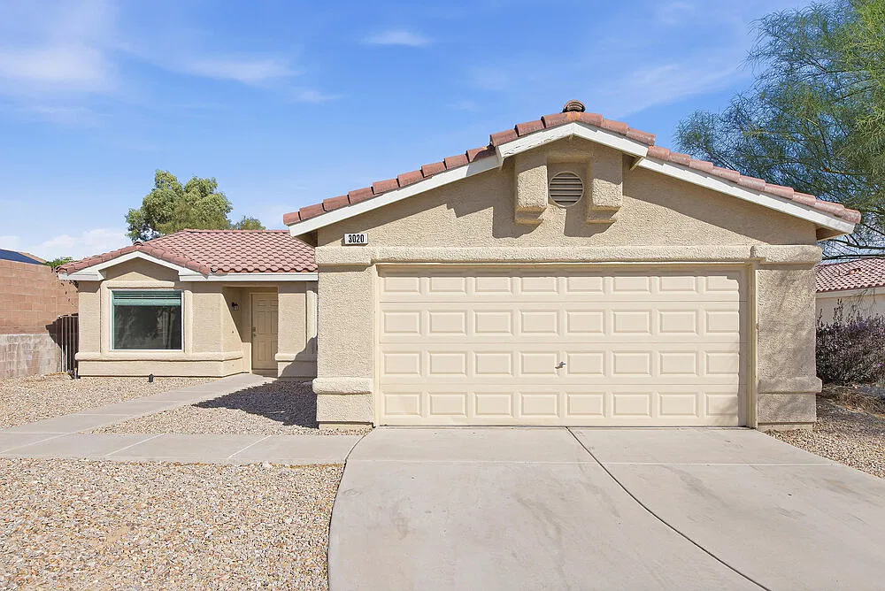 4 bed, 2.0 bath, 1594 sqft, $2,050 — Photo 1