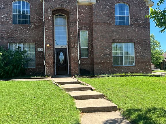 4th image of 1402 Westglen Dr