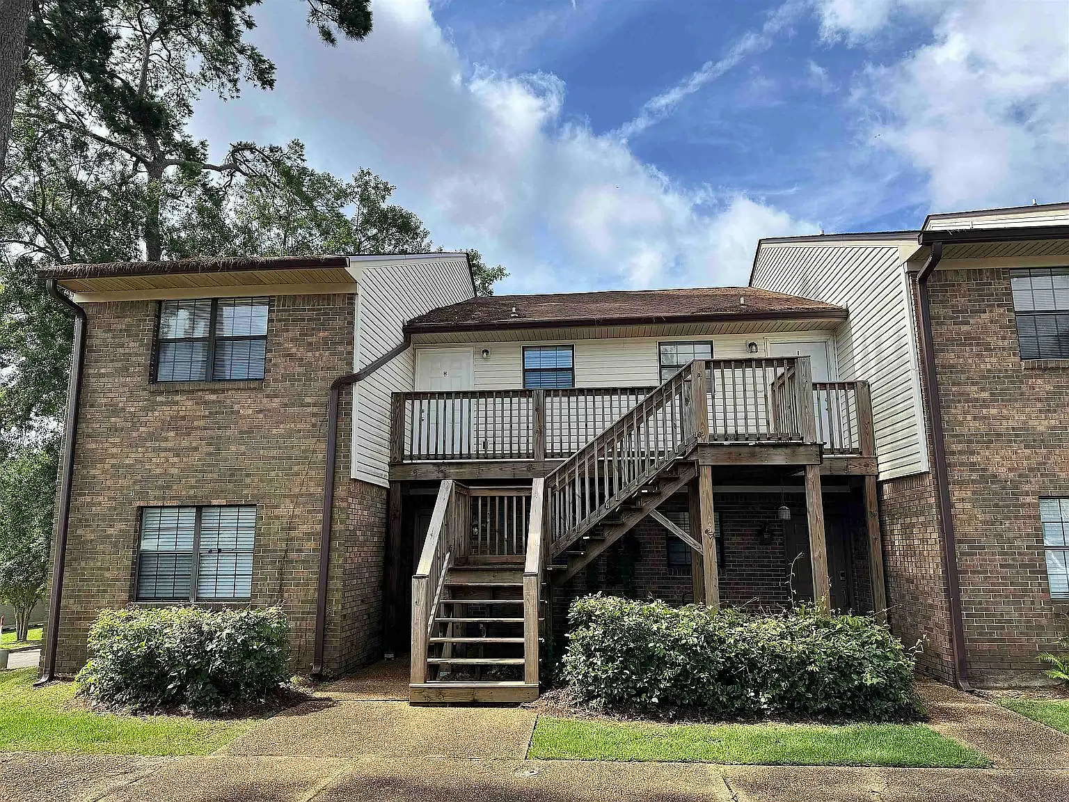 2 bed, 2.0 bath, 888 sqft, $1,225 — Photo 1