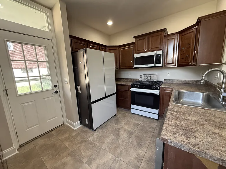 101 Shelby St — Photo 10