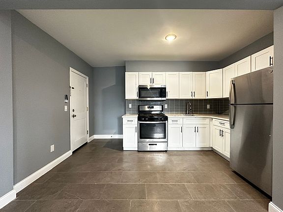 4th image of 131 Monticello Ave #3W