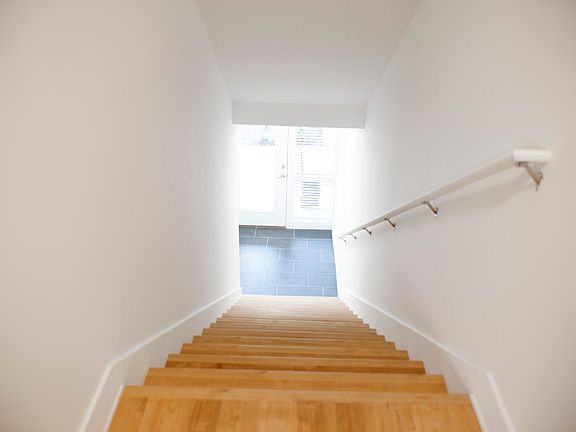 4th image of 1296 Francis Ave