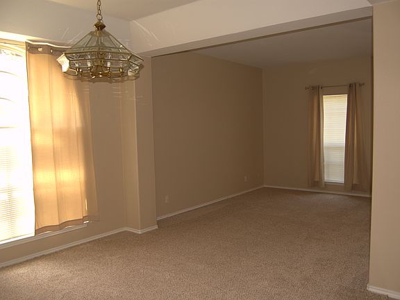 4th image of 14210 Silverhollow
