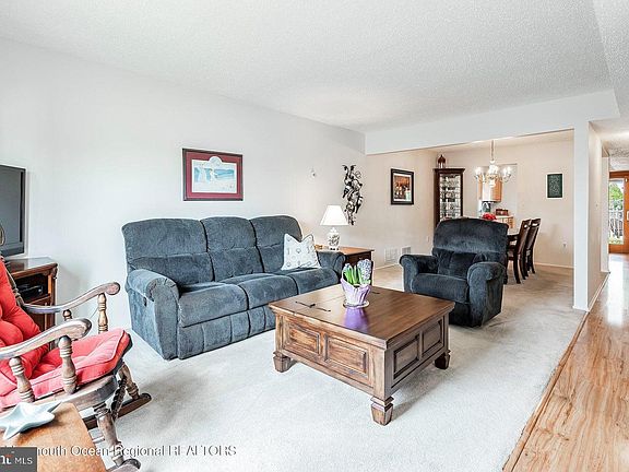 5th image of 1053 Irving Pl