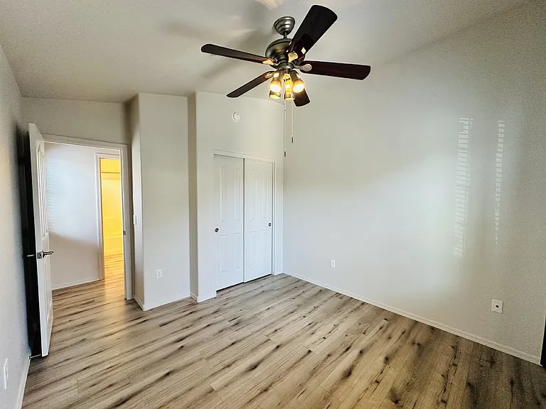 2402 E 5th St — Photo 18