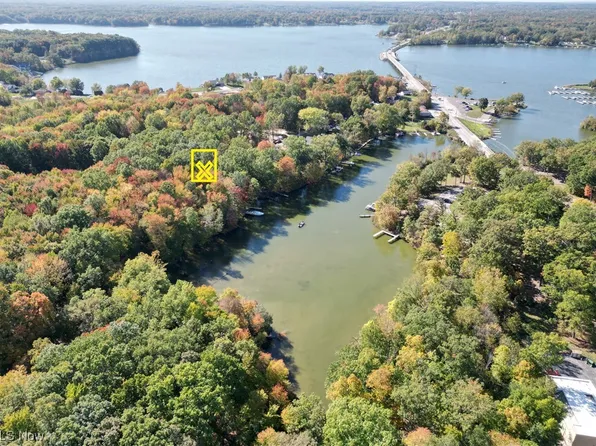 Lakeview St, Lake Milton, OH 44429