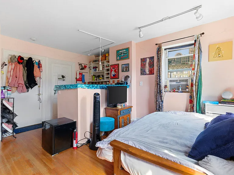 3 Saint Charles St #8 — Photo 4