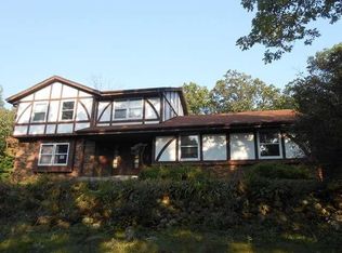 4370 S South Valley Ln, New Berlin, WI 53146