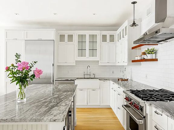 4th image of 303 Greenwich St #4L