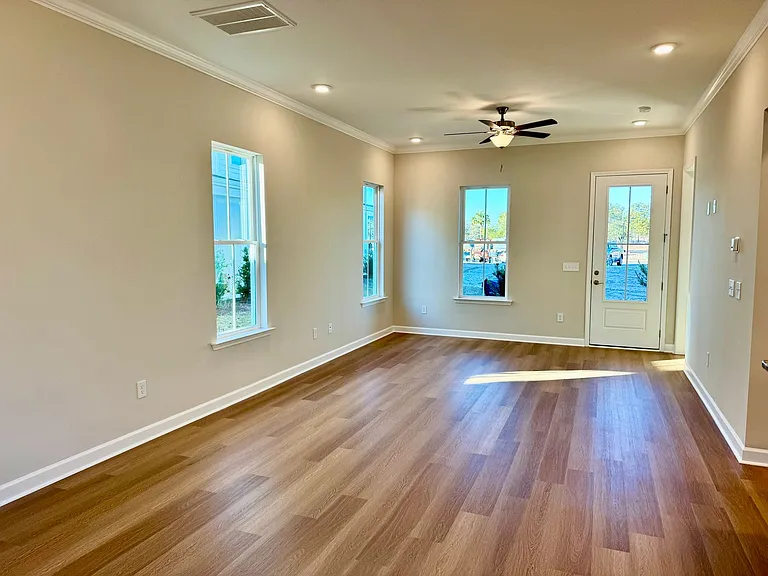 2820 Cook Cir #D — Photo 4