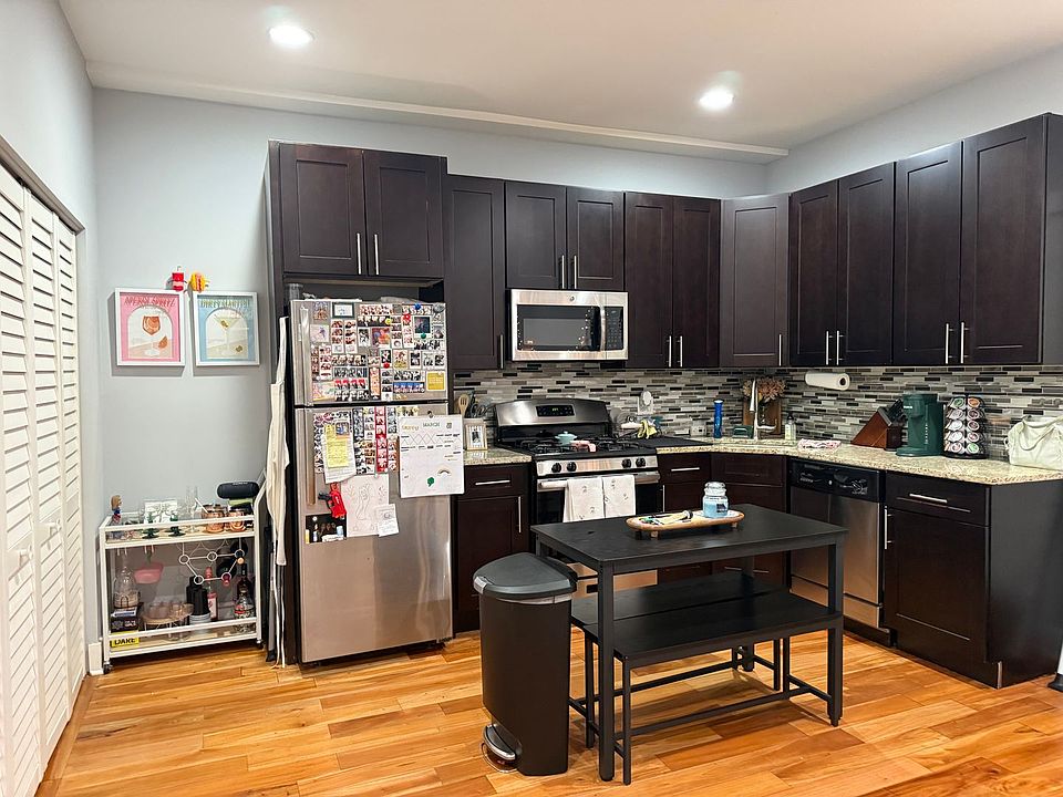 1st image of 939 N Ashland Ave APT 1R