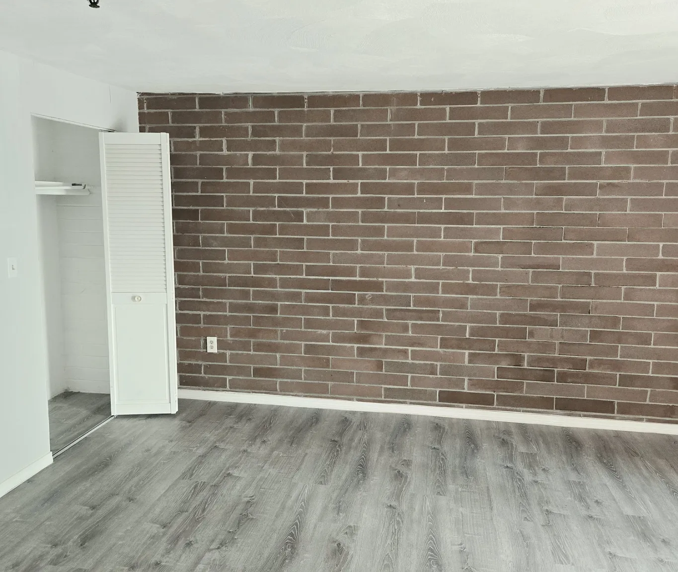 115 W Squantum St — Photo 1