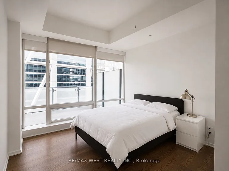 1 Bloor St E #1007 — Photo 15