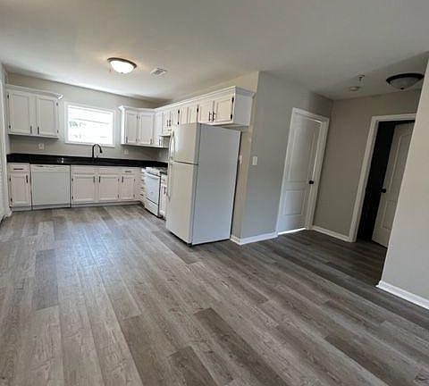 2nd image of 3555-57 Ash St #1