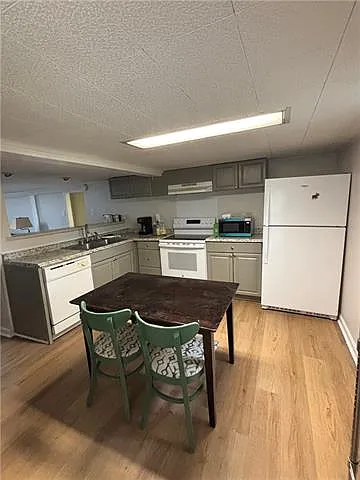 3 bed, 2.0 bath, 1604 sqft, $1,800 — Photo 4