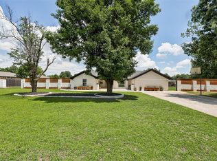 8204 Woodchuck Rd, Yukon, OK 73099