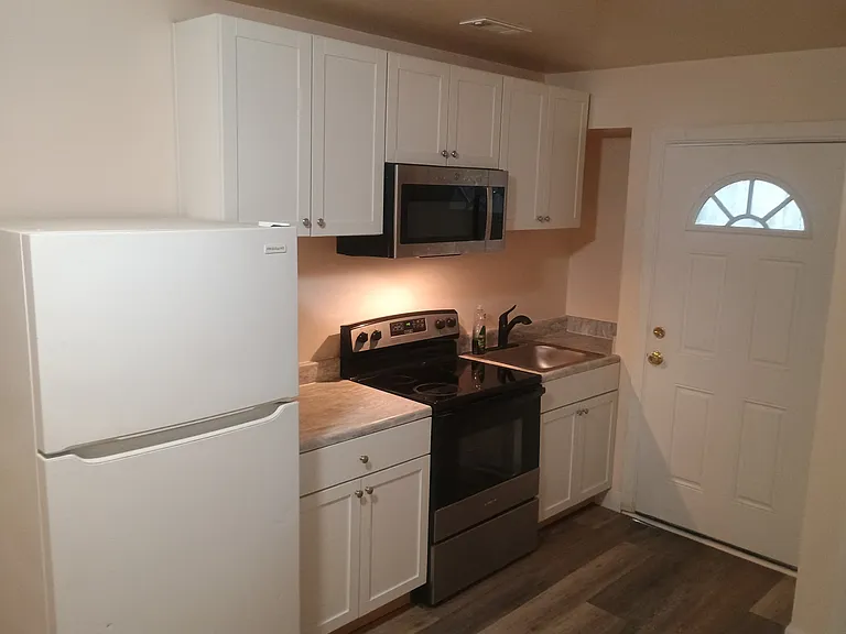 115 E Franklin St #3 — Photo 2