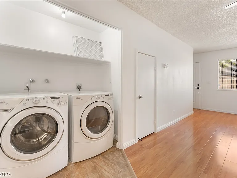 1406 N Jones Blvd — Photo 12