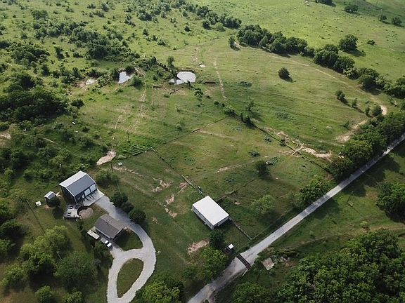 3rd image of 825 County Road 3655